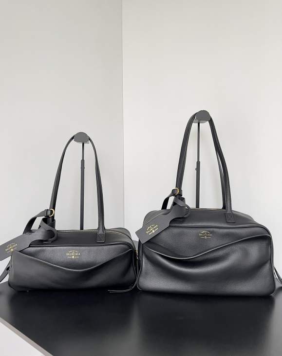 Picture of Balenciaga Handbags _SKUfw194066082fw